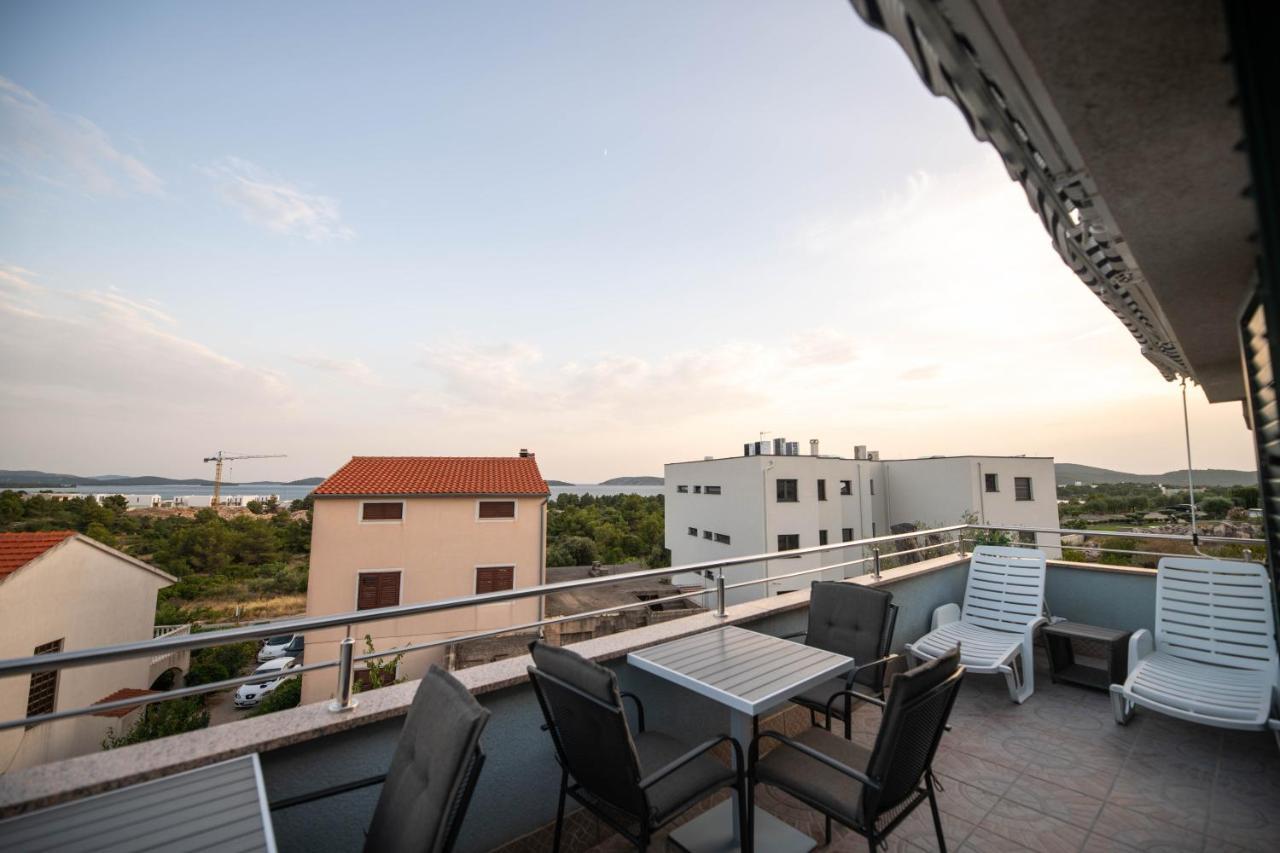 Sunny Beach Apartments Шибеник Экстерьер фото